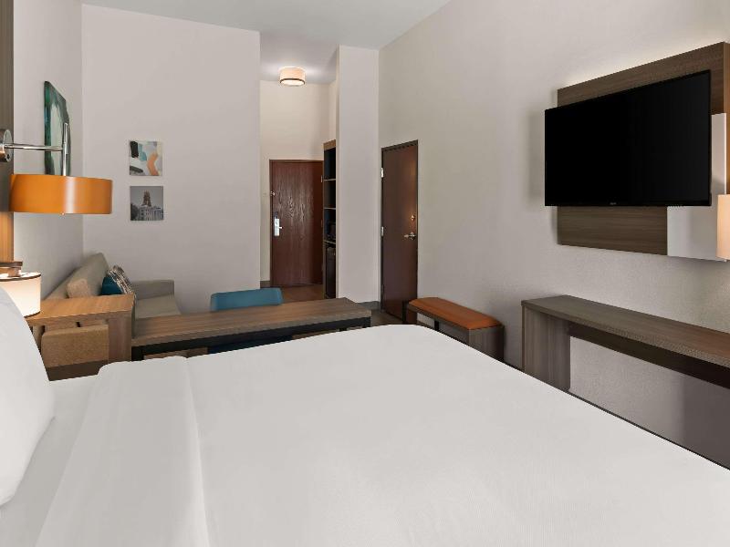 Comfort Suites Granbury Area image
