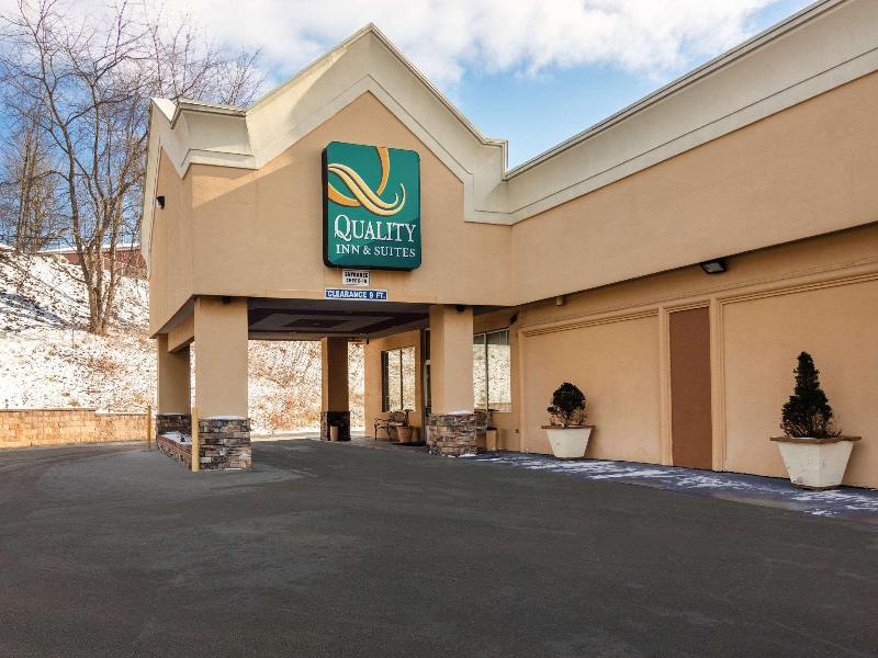 Quality Inn & Suites Indiana Area image