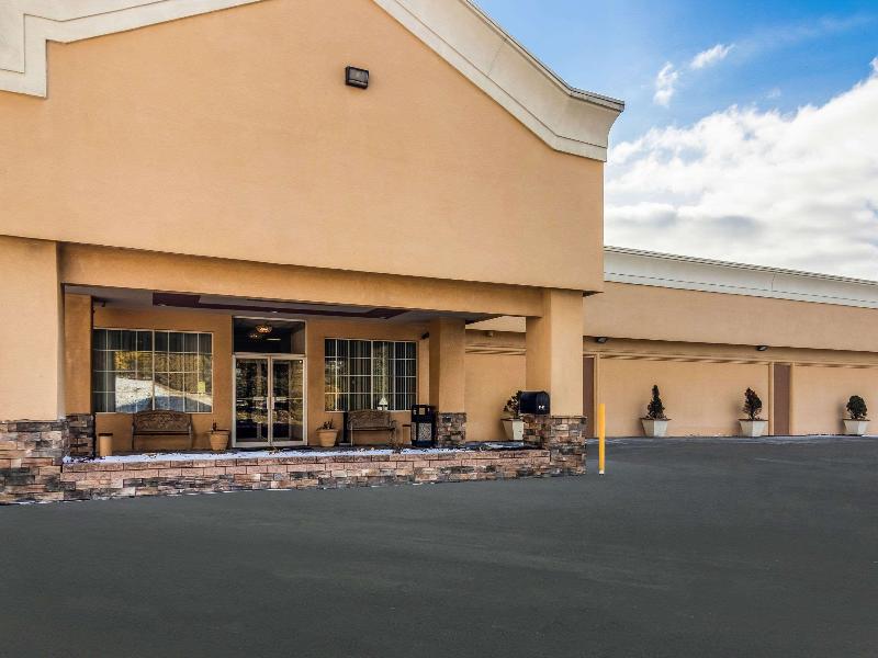 Quality Inn & Suites Indiana Area image