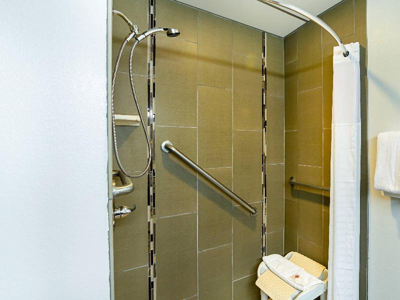 Quality Suites image