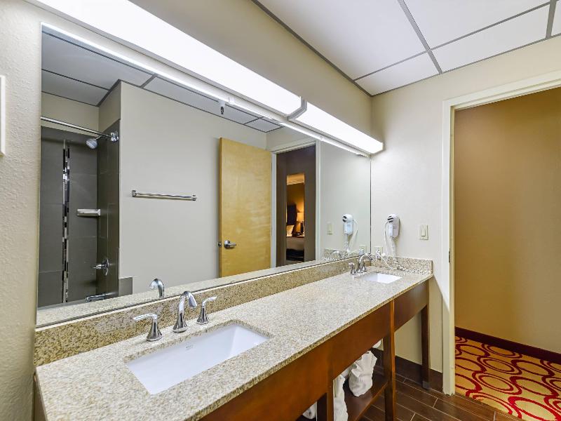Quality Suites image