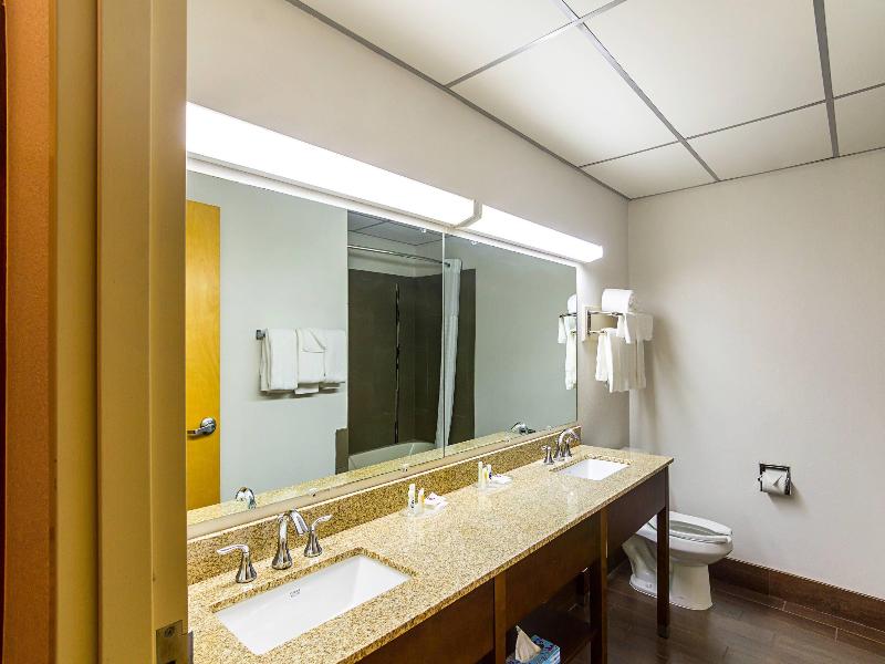 Quality Suites image