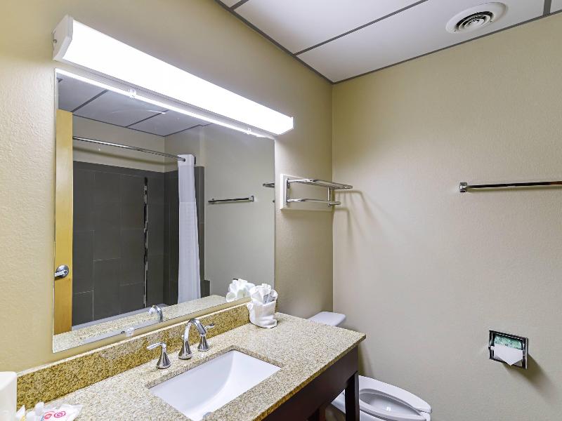 Quality Suites image