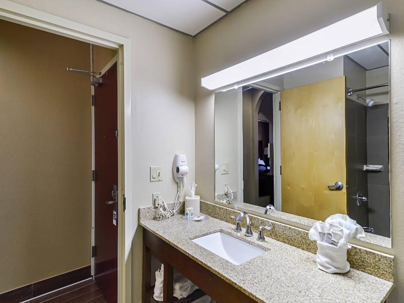 Quality Suites image