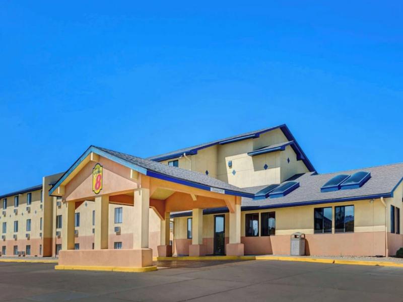 Super 8 by Wyndham Hutchinson image