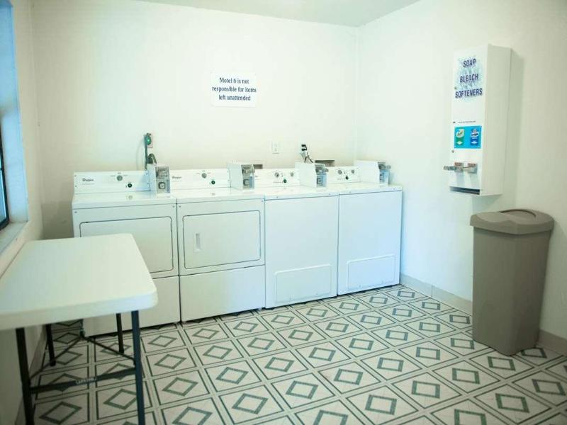 Days Inn & Suites Palestine image