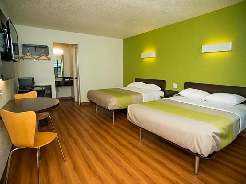 Days Inn & Suites Palestine image