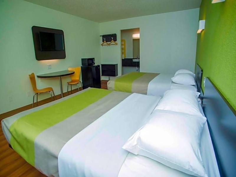Days Inn & Suites Palestine image