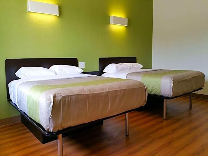 Days Inn & Suites Palestine image