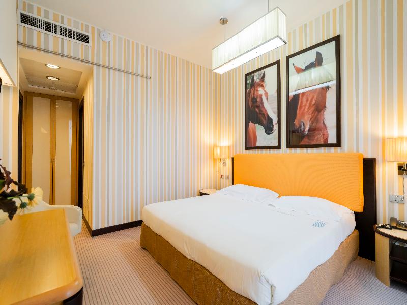 Unahotels Varese image
