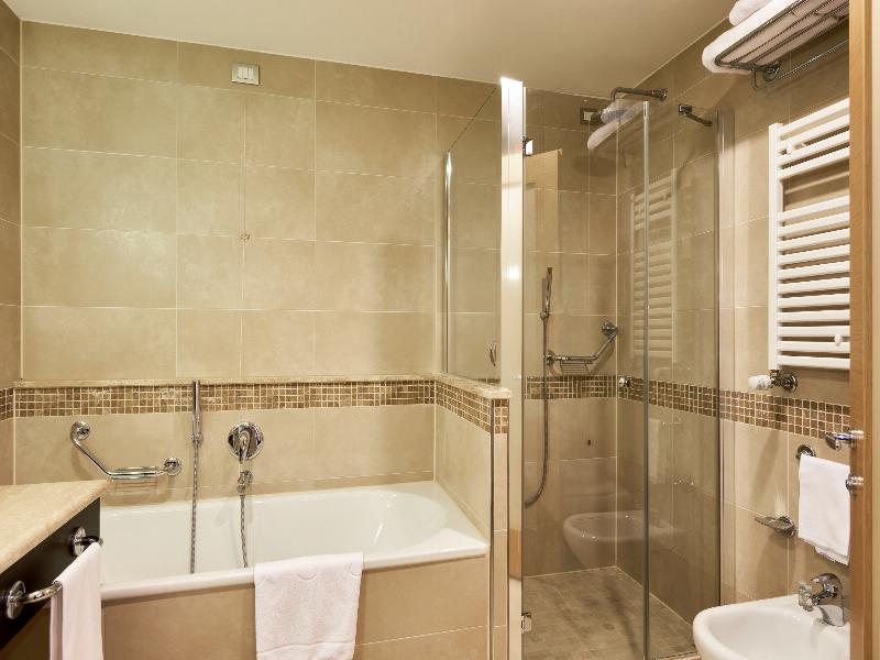 Unahotels Varese image