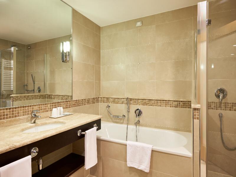 Unahotels Varese image