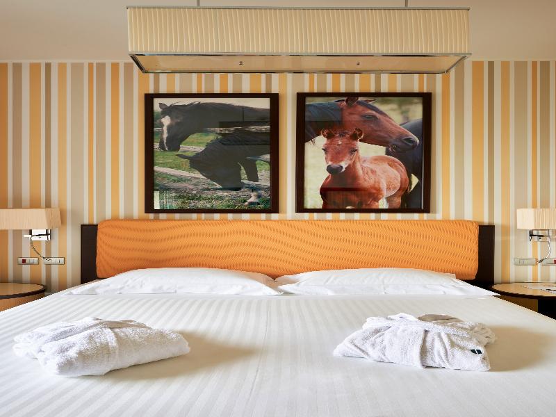 Unahotels Varese image