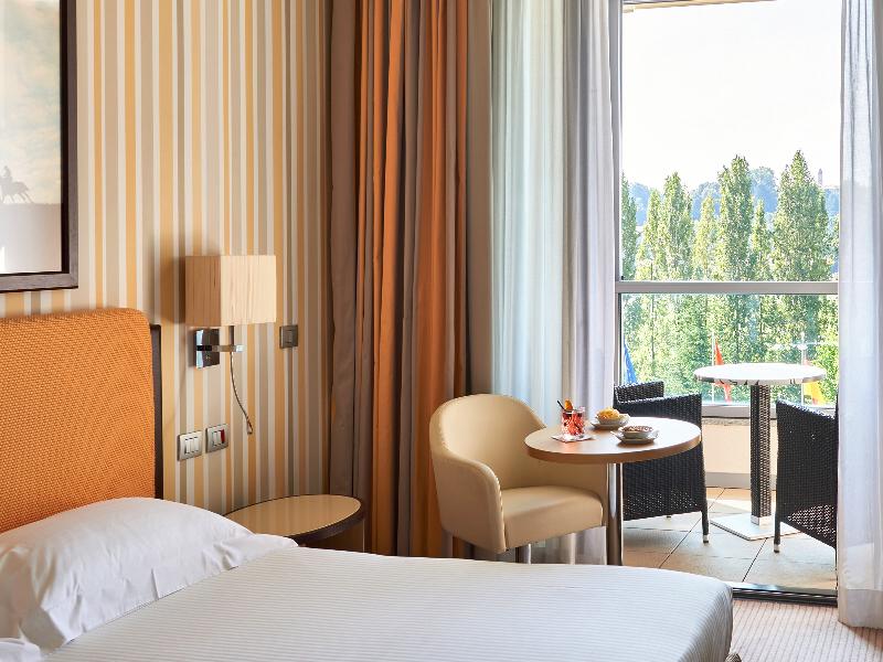 Unahotels Varese image