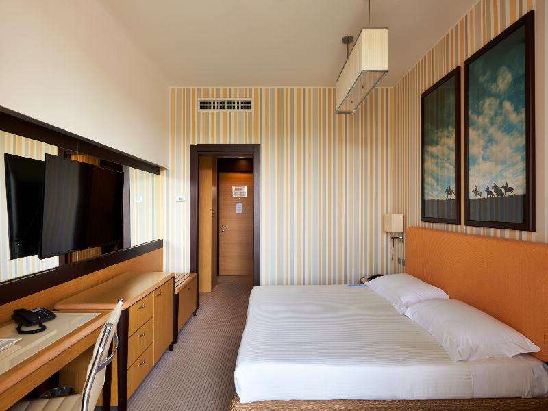 Unahotels Varese image