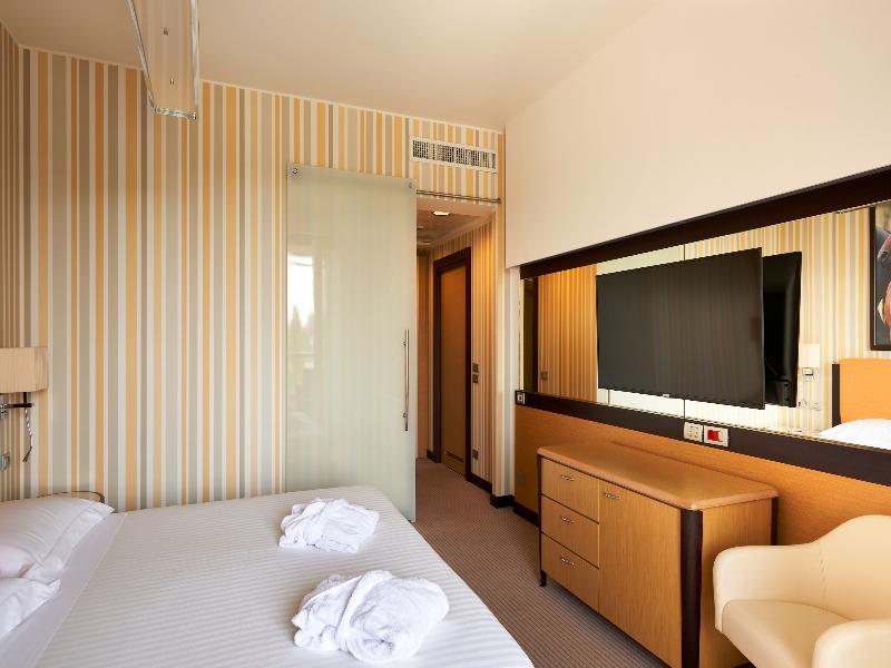 Unahotels Varese image