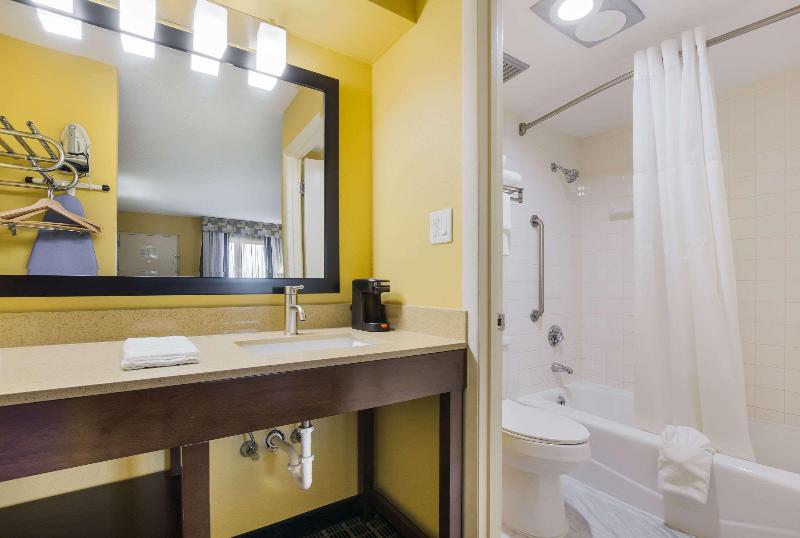 Quality Inn London Area image