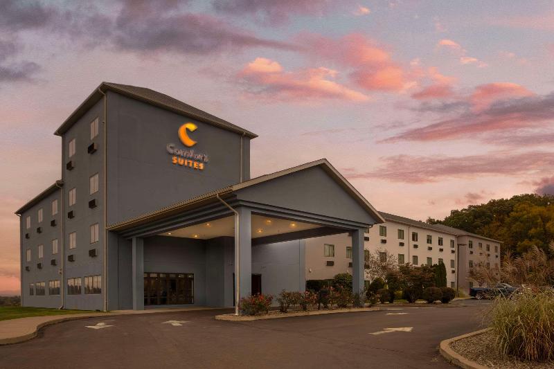 Comfort Suites Bloomsburg Area image