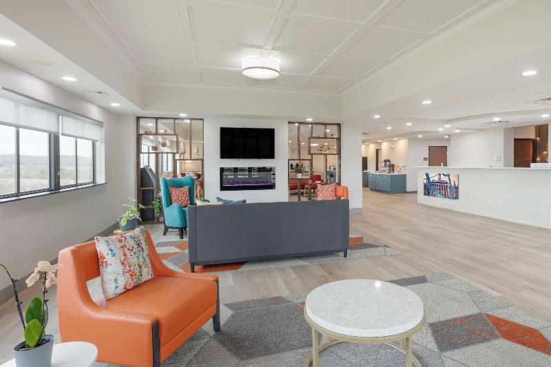 Comfort Suites Bloomsburg Area image