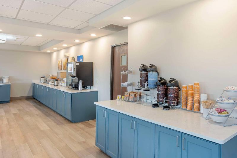 Comfort Suites Bloomsburg Area image