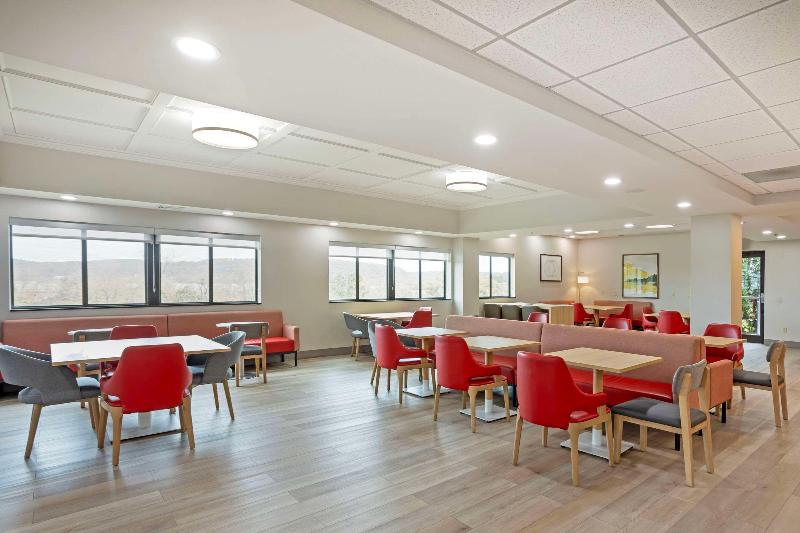 Comfort Suites Bloomsburg Area image