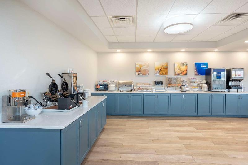 Comfort Suites Bloomsburg Area image