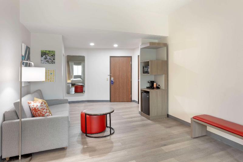 Comfort Suites Bloomsburg Area image