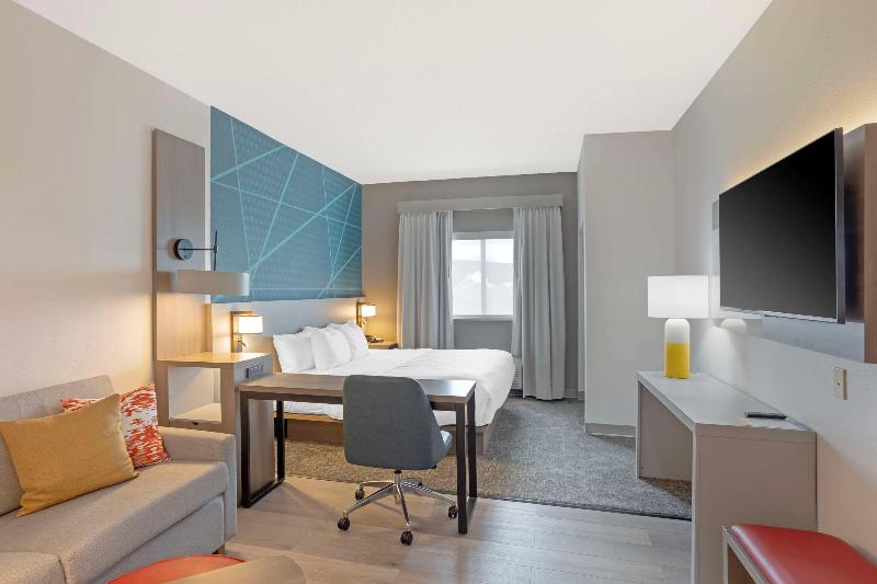 Comfort Suites Bloomsburg Area image