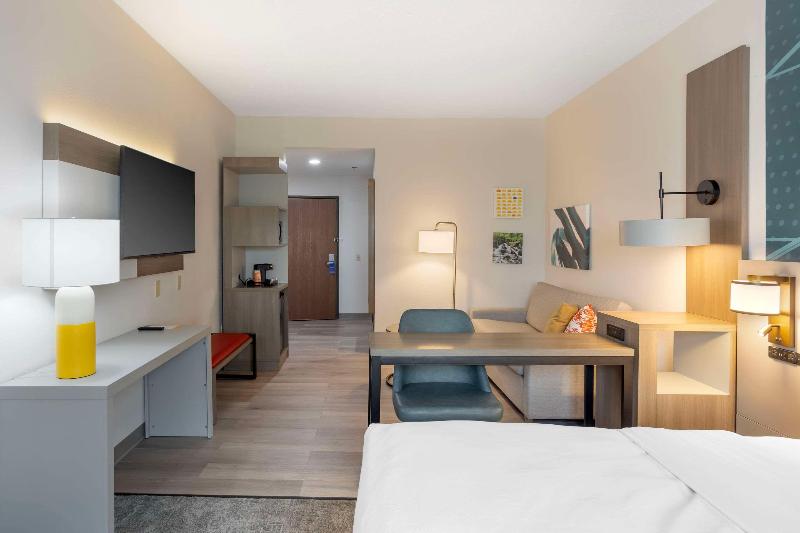 Comfort Suites Bloomsburg Area image