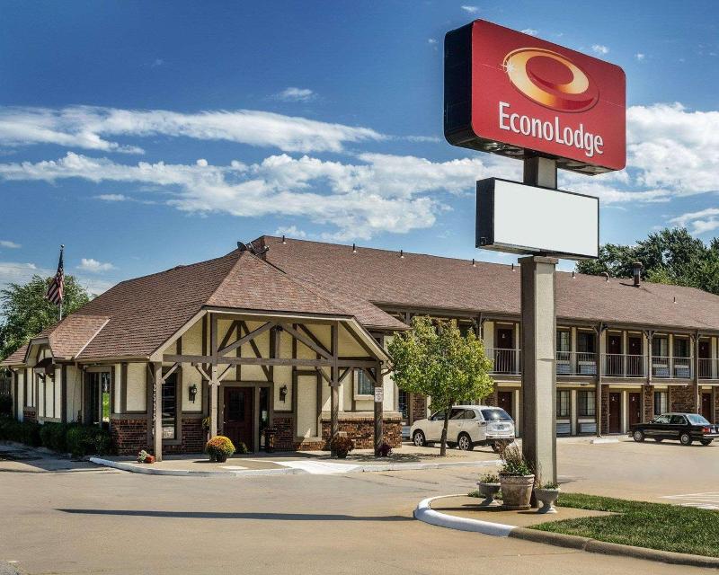 Econo Lodge Lawrence Near University image