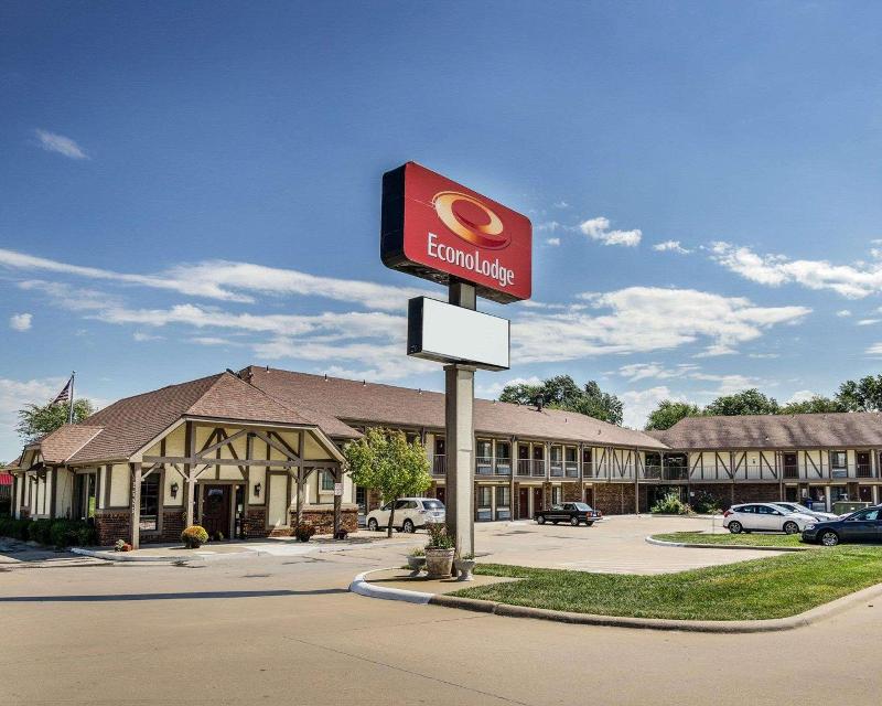 Econo Lodge Lawrence Near University image