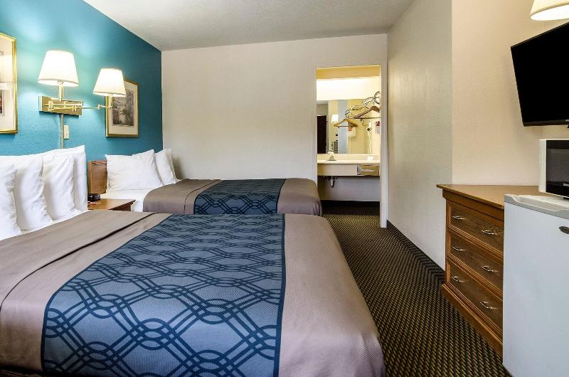 Econo Lodge Lawrence Near University image