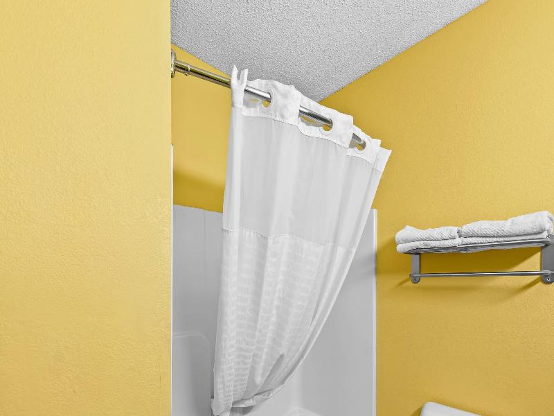 Quality Inn Litchfield Route 66 image