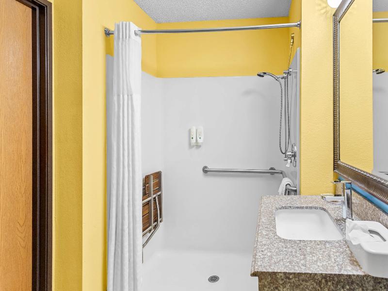 Quality Inn Litchfield Route 66 image