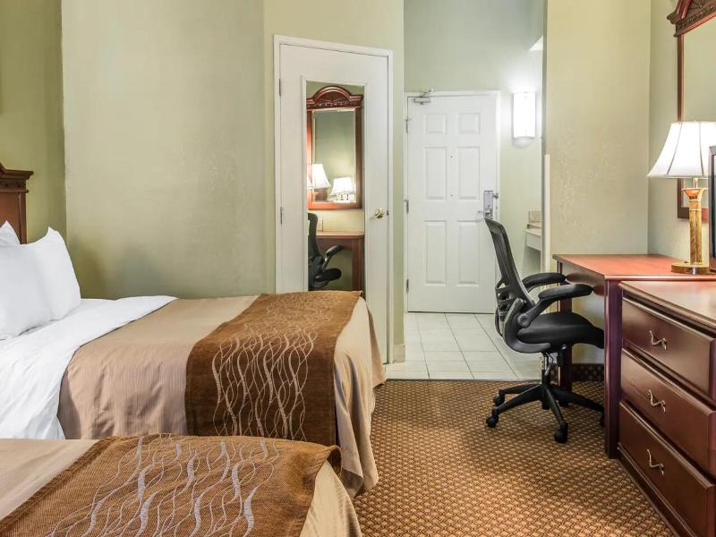 Quality Inn & Suites Ann Arbor Hwy 23 image