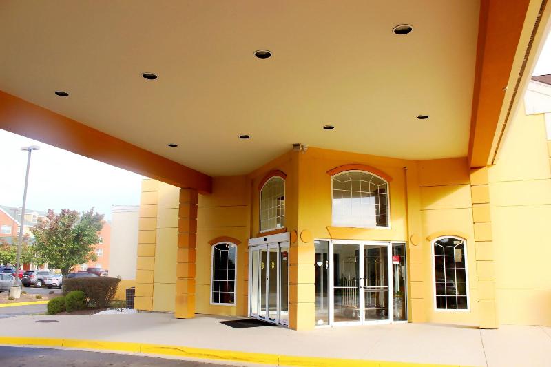 Comfort Suites Waldorf Area image