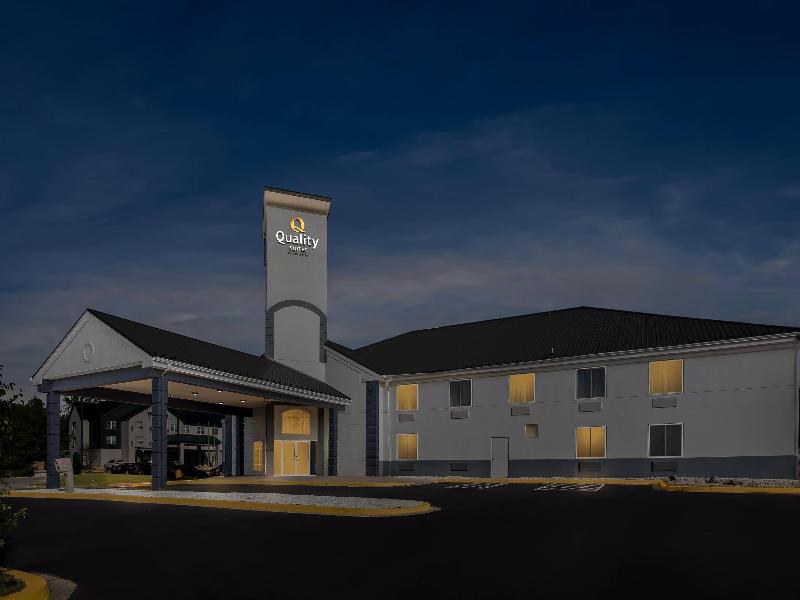 Comfort Suites Waldorf Area image