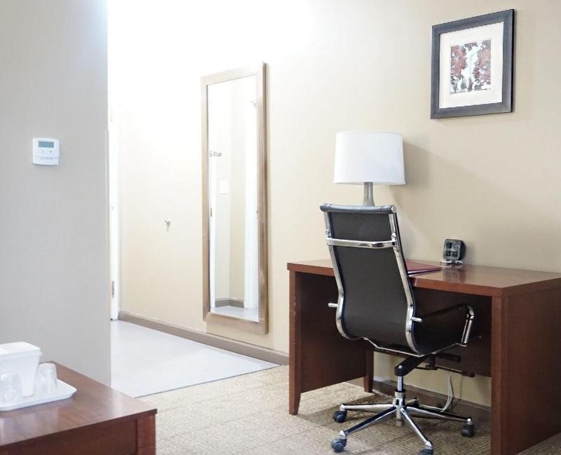 Comfort Suites Waldorf Area image