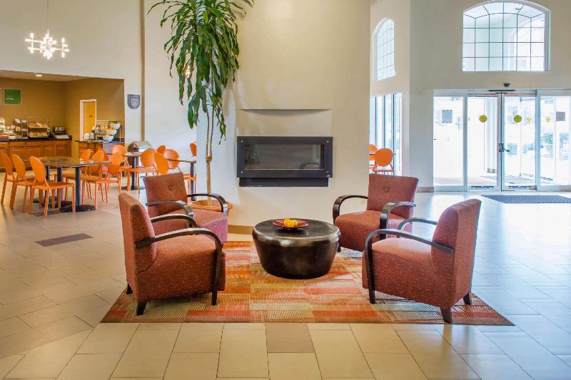 Comfort Suites Waldorf Area image