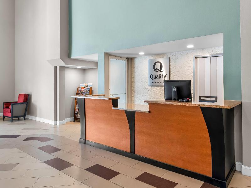 Comfort Suites Waldorf Area image