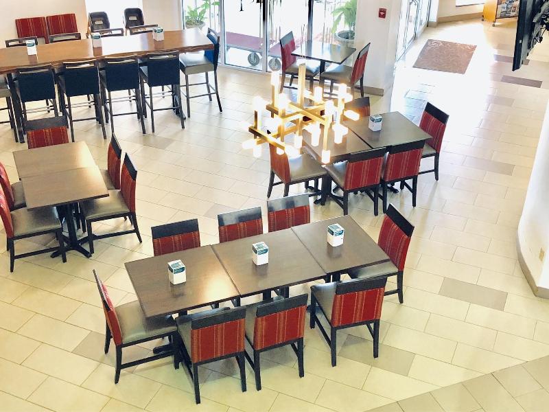 Comfort Suites Waldorf Area image