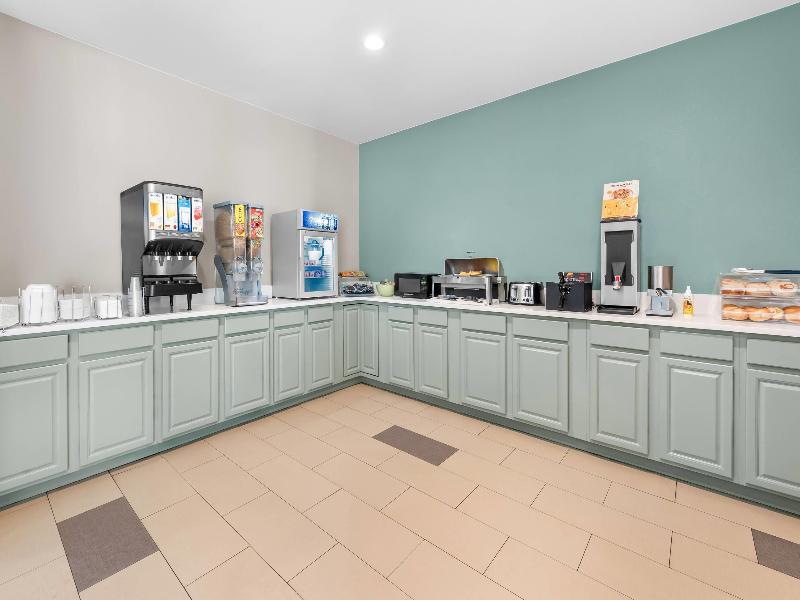 Comfort Suites Waldorf Area image