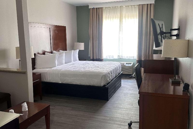 Comfort Suites Waldorf Area image