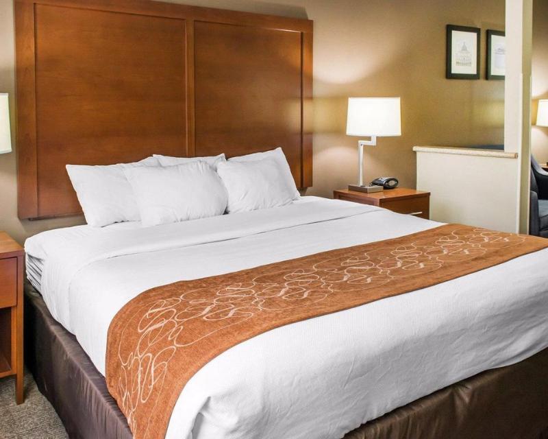 Comfort Suites Waldorf Area image
