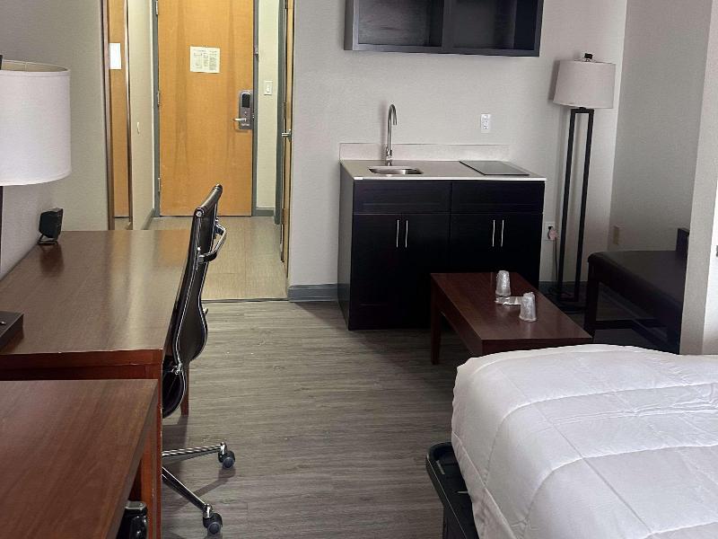 Comfort Suites Waldorf Area image