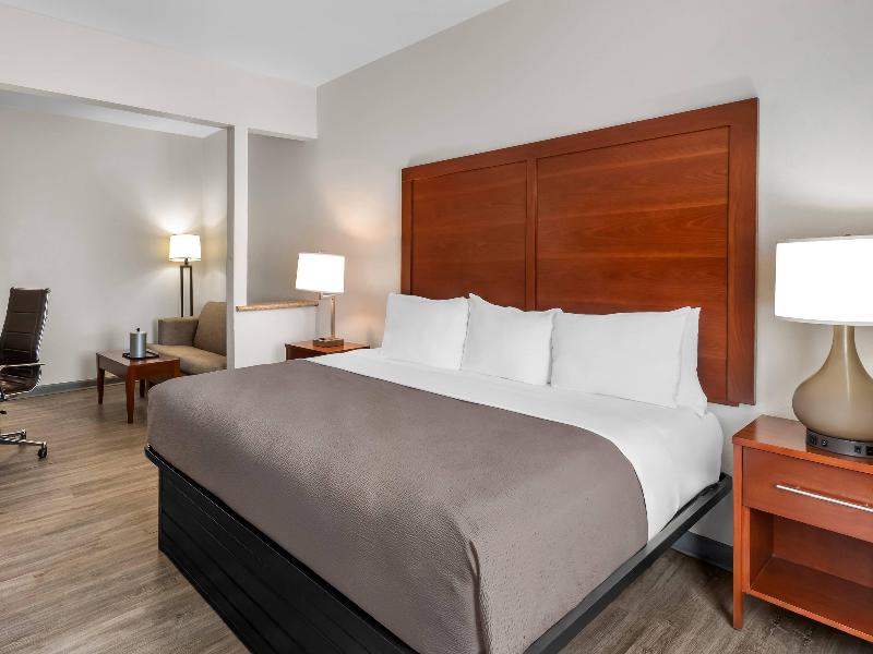Comfort Suites Waldorf Area image