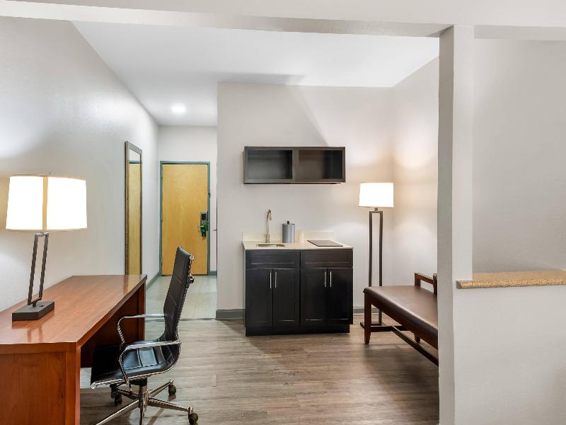 Comfort Suites Waldorf Area image