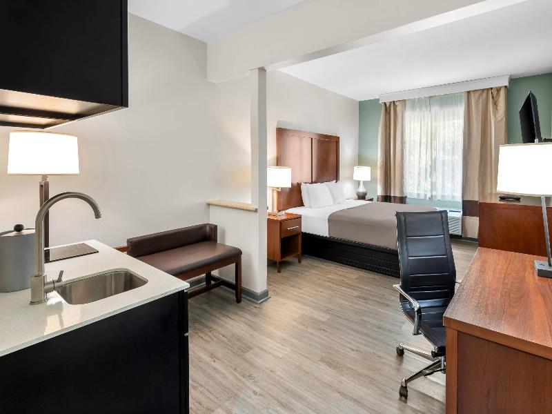 Comfort Suites Waldorf Area image