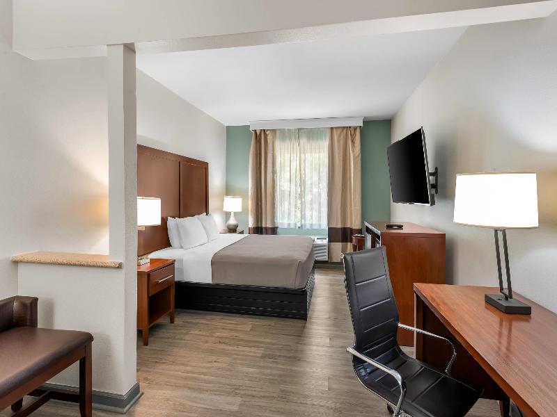 Comfort Suites Waldorf Area image