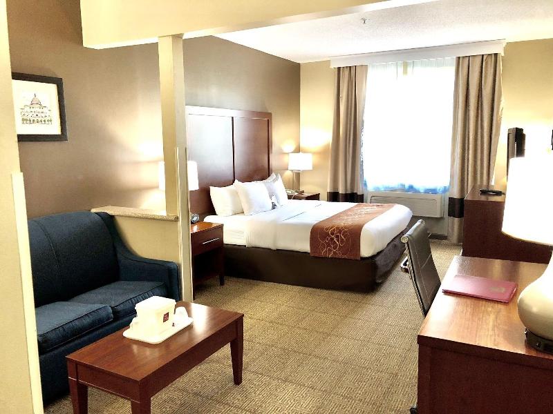 Comfort Suites Waldorf Area image